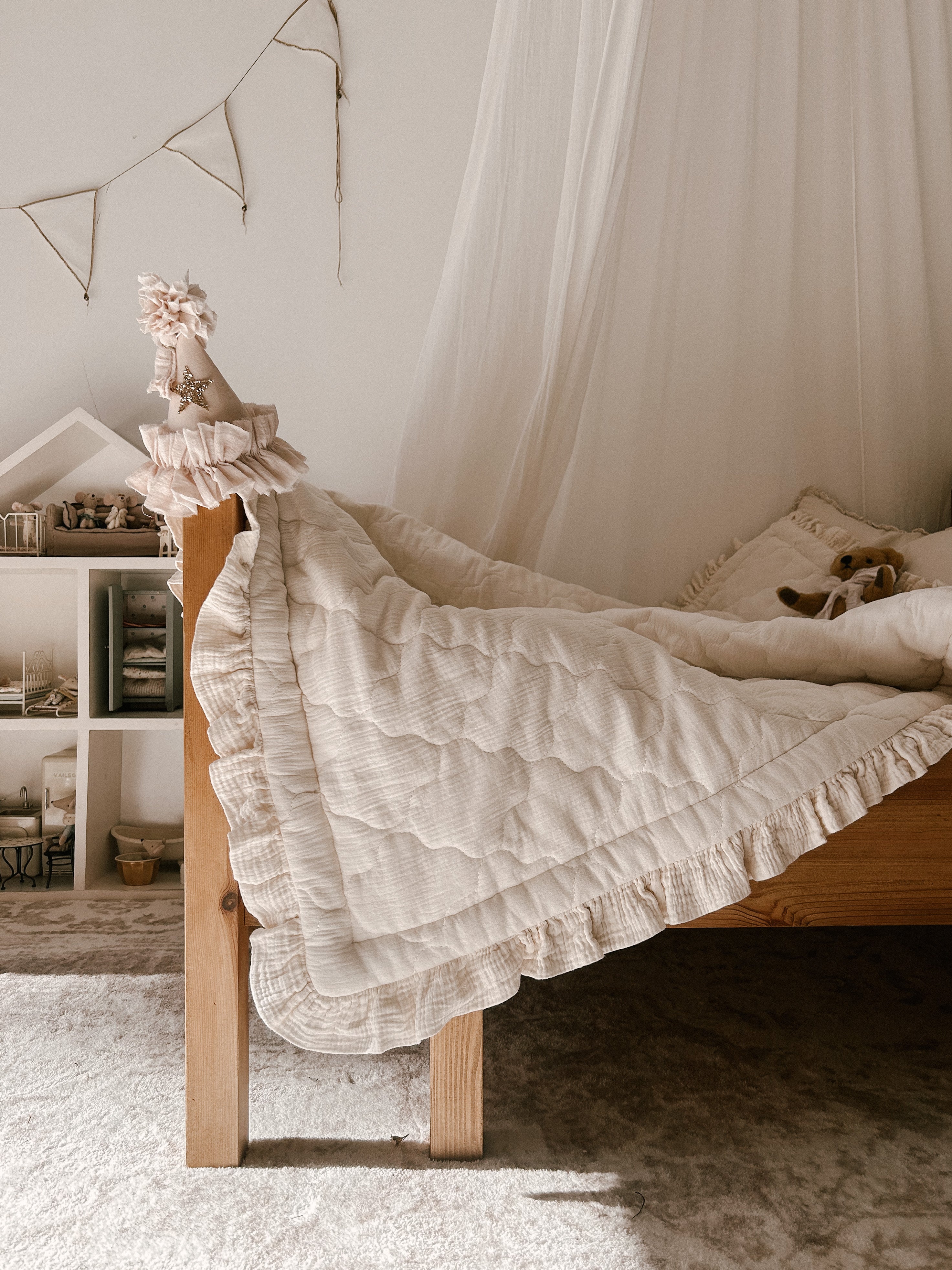 Quilted Blanket in Cream Muslin with Ruffles - Damaged