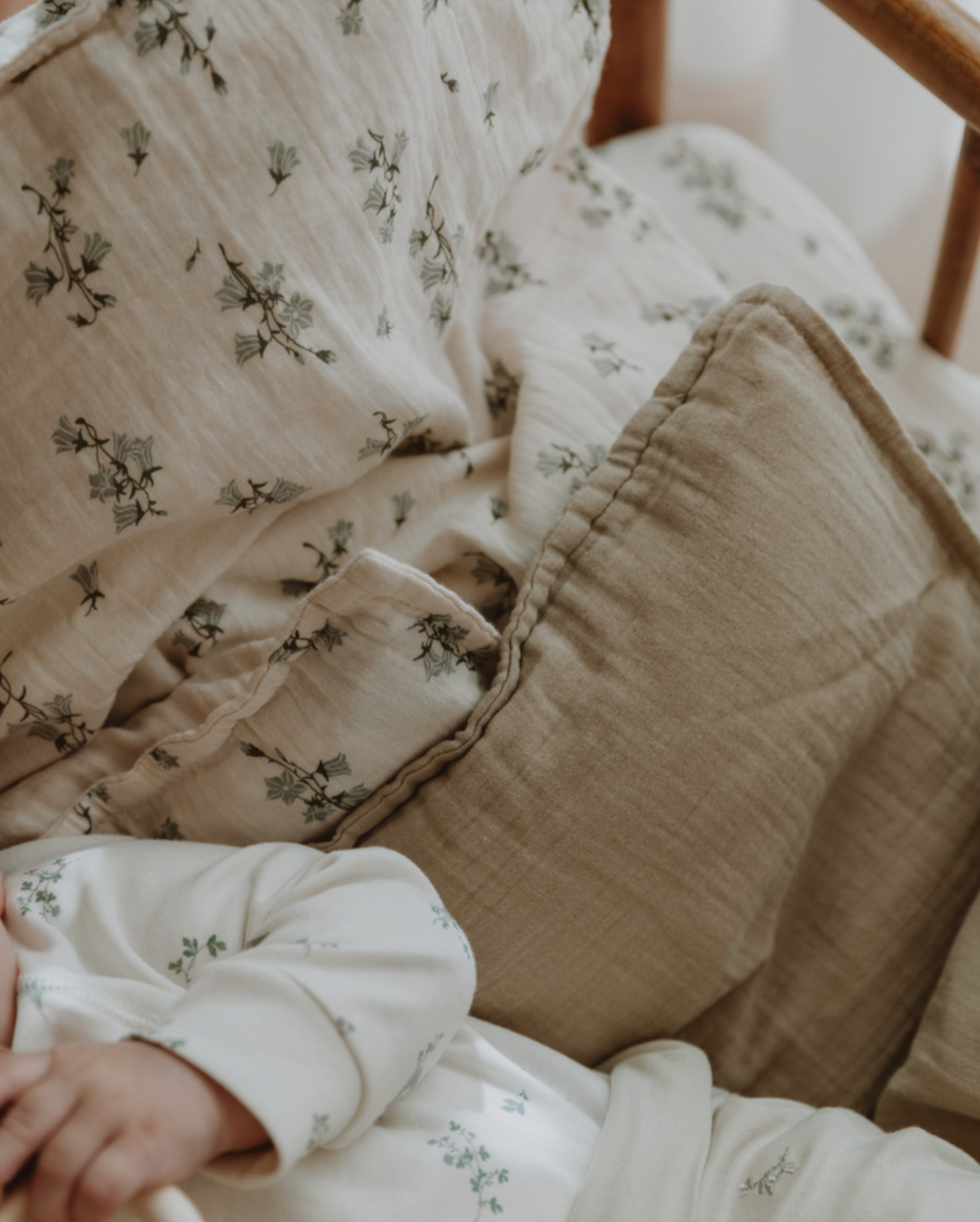 Garbo Friends blue daisy