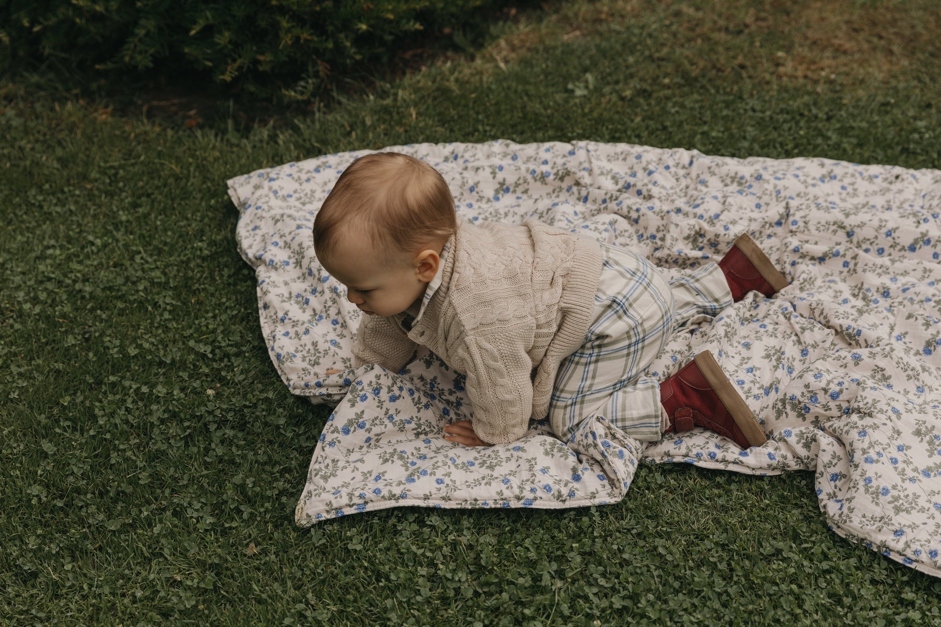Garbo & Friends Dainty Filled Blanket