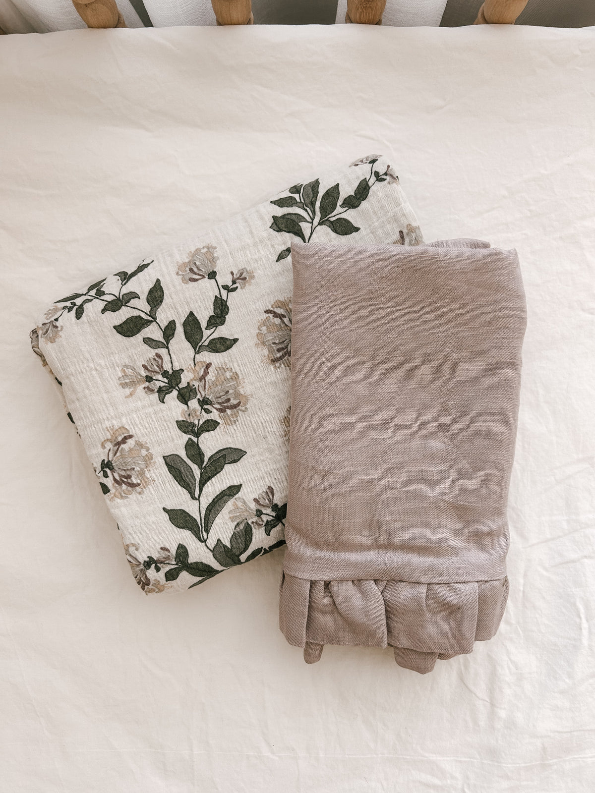 Mama and Tochter Linen Ruffle Lumbar - Lilac