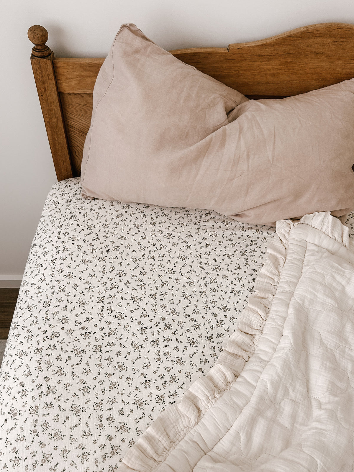 Blue Daisy Pillowcase in Tea Rose Linen