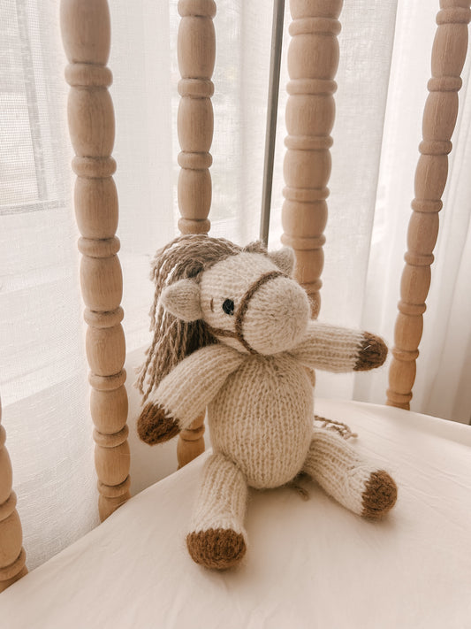 Studley Heirloom Horse in Cream