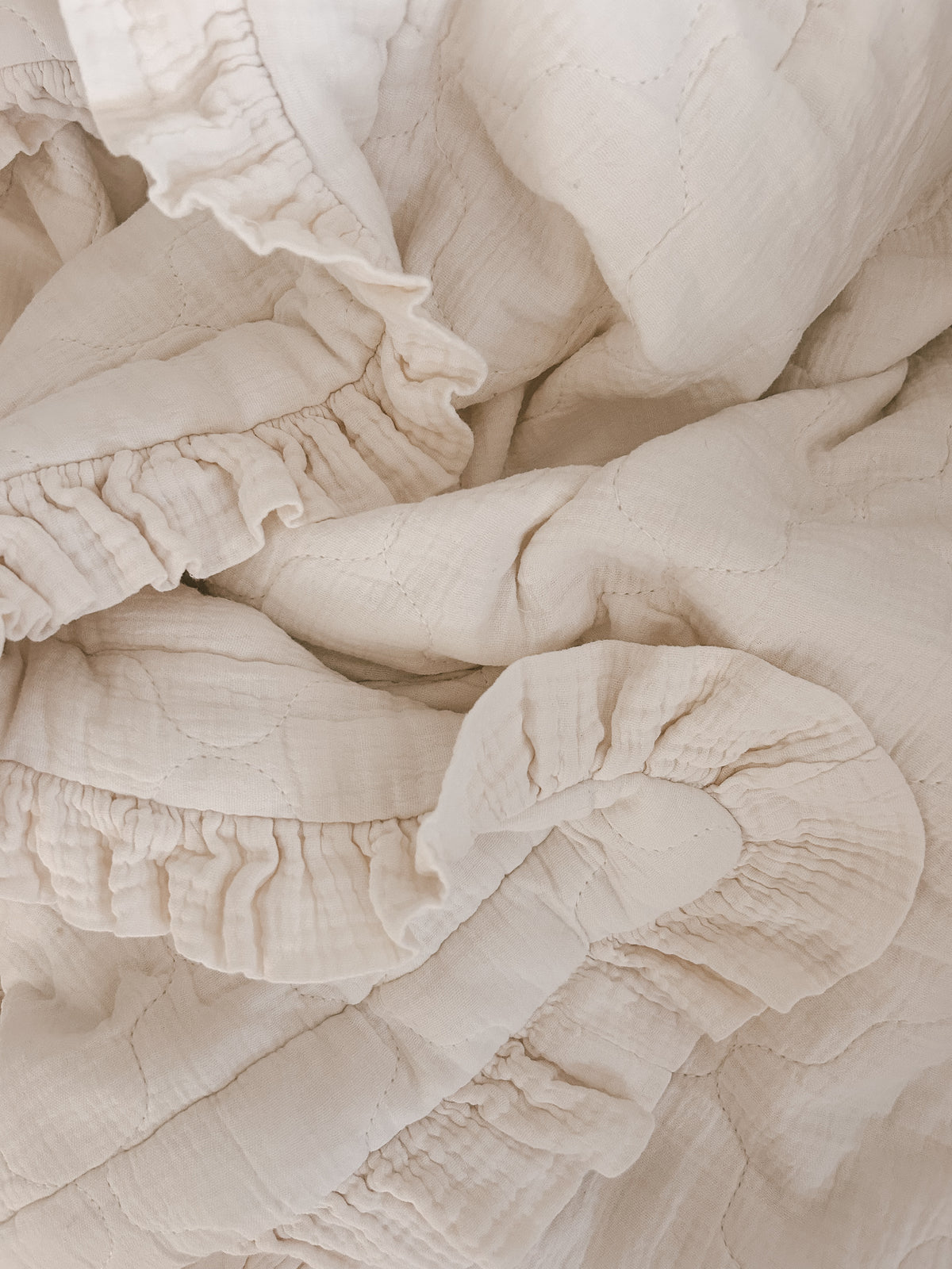 Blue Daisy Quilted Blanket in Cream Muslin with Ruffles