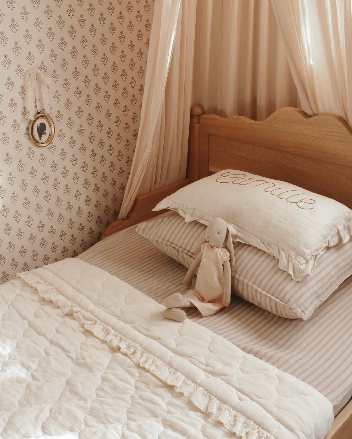 Blue Daisy Quilted Blanket in Cream Muslin with Ruffles
