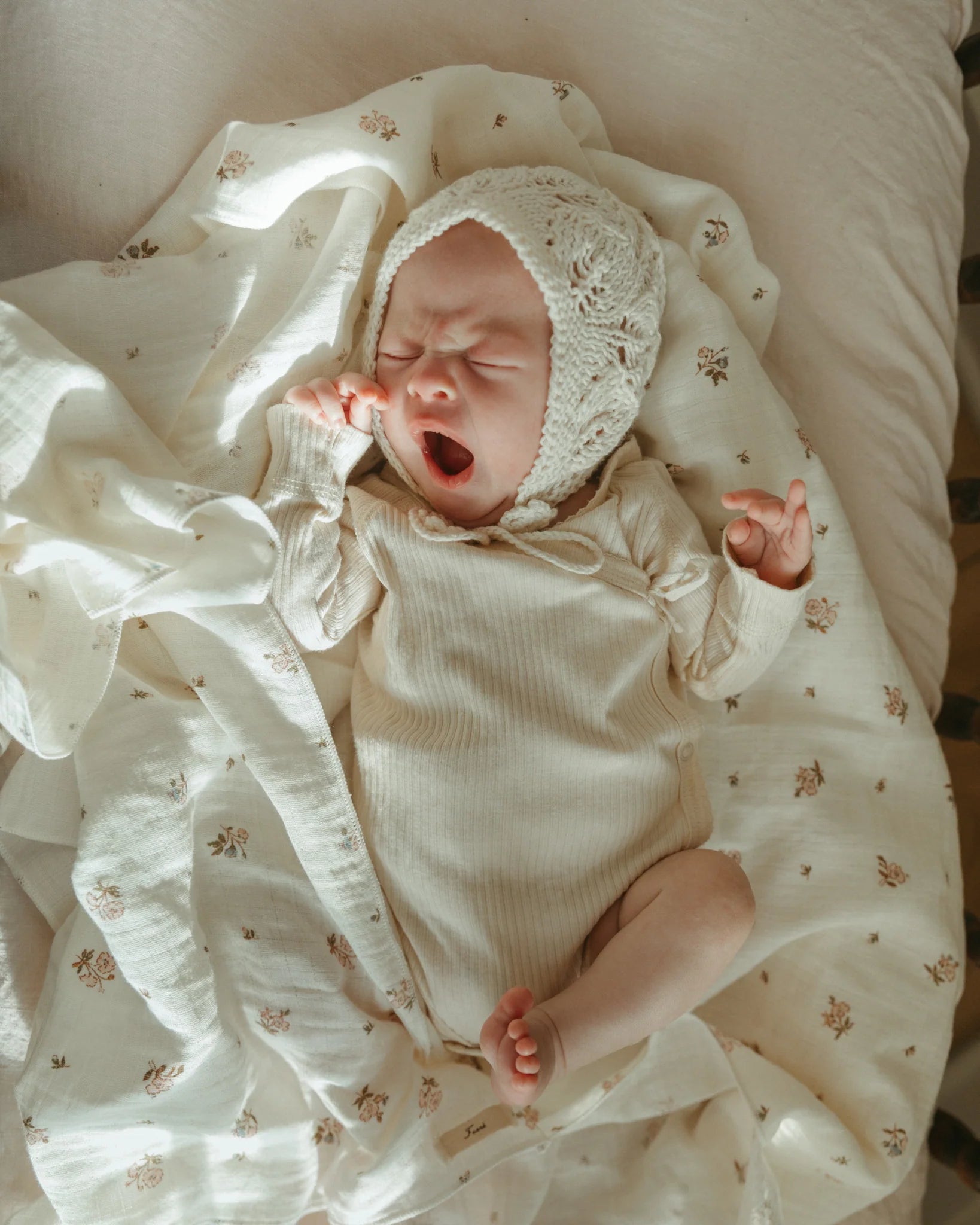 ferne baby Swaddle - Poppy Floral