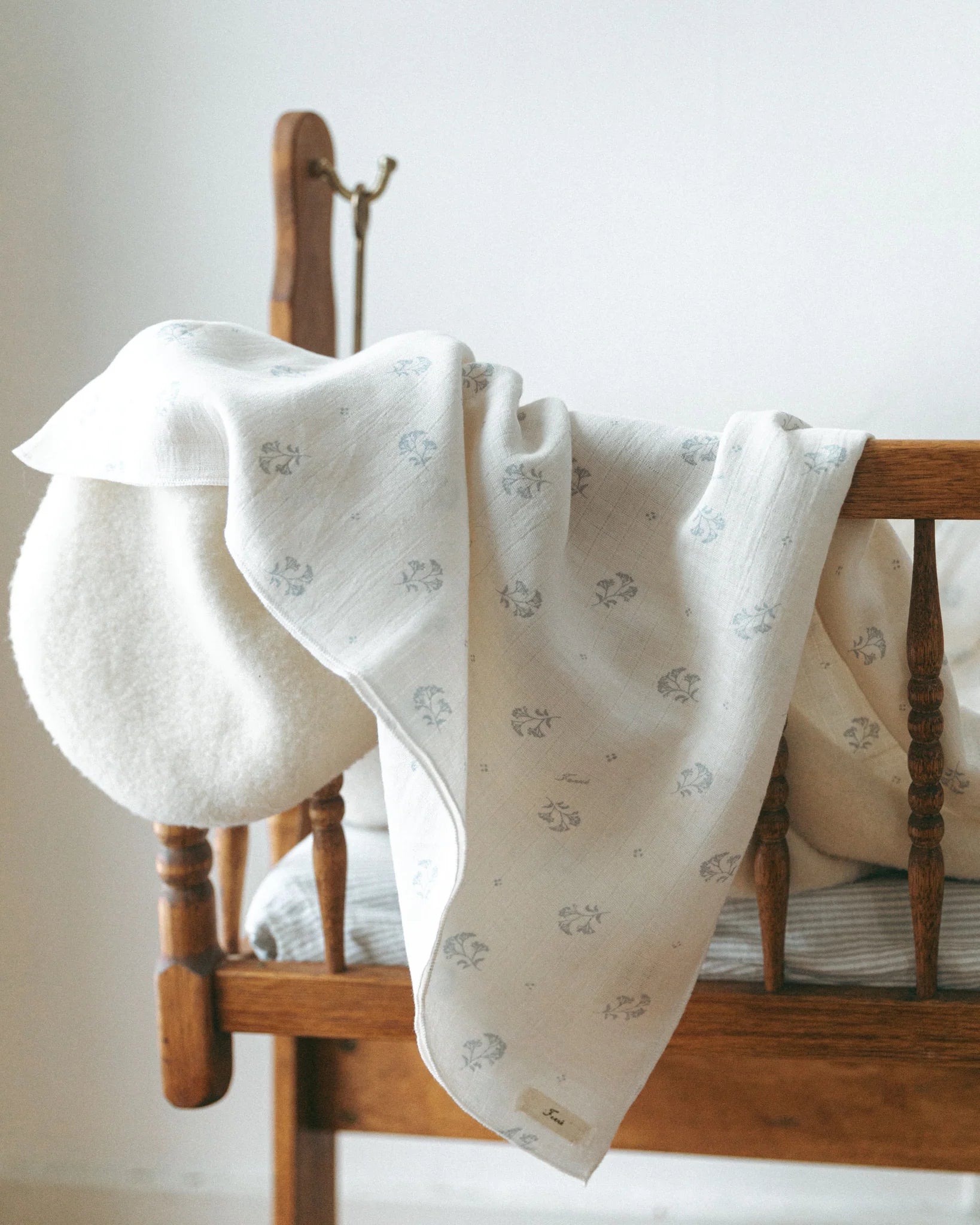ferne baby Swaddle - Bluet Floral
