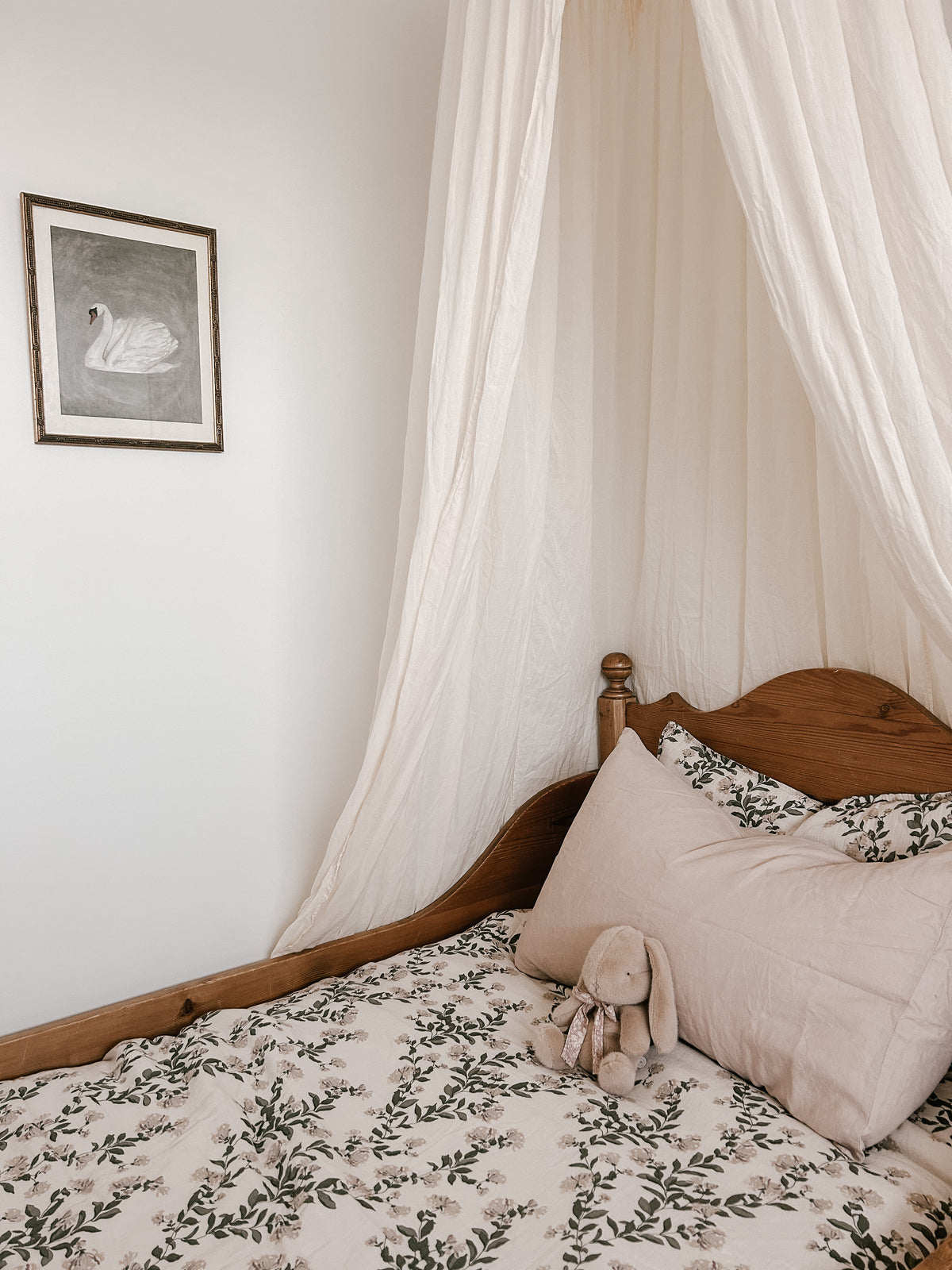 Blue Daisy Pillowcase in Tea Rose Linen