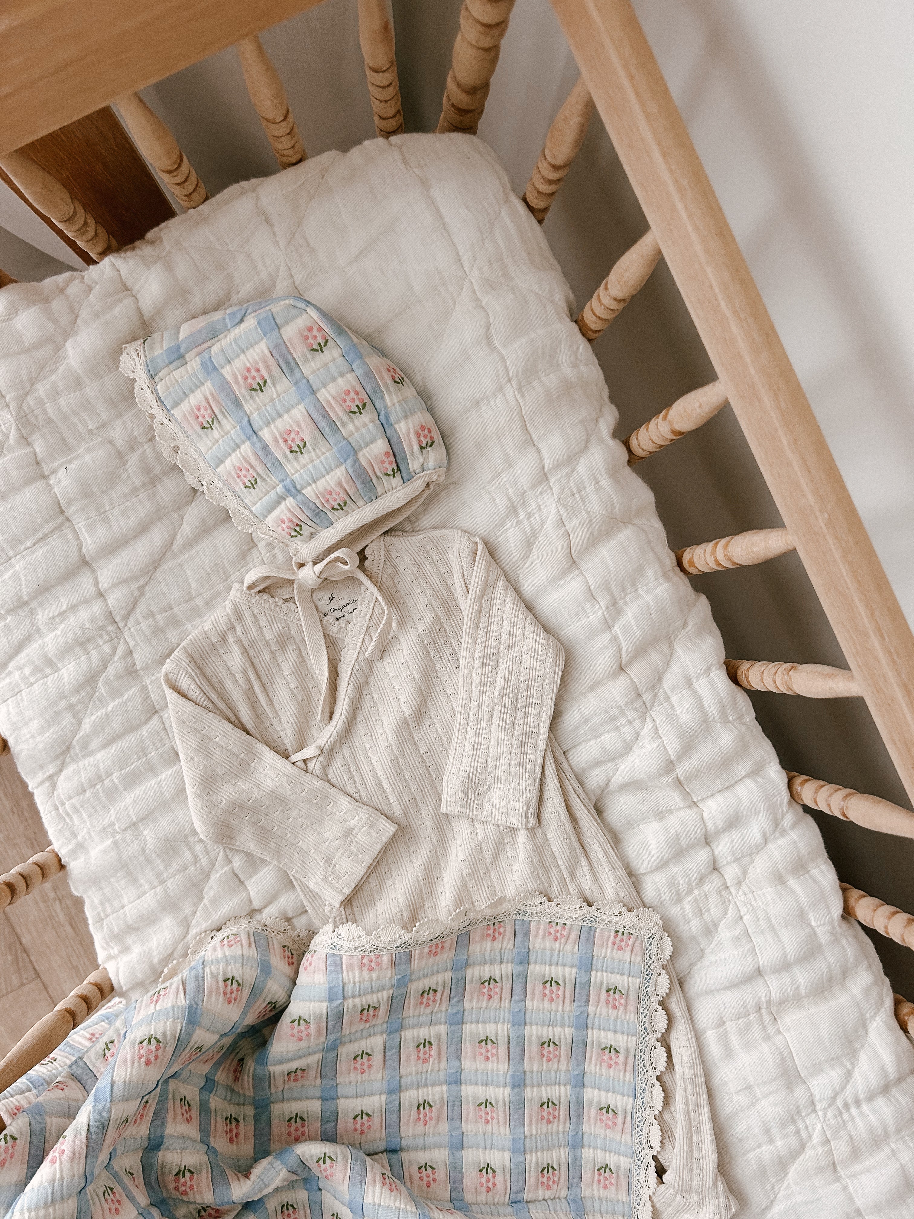 Bebe Organic Zora Padded Floral Bonnet