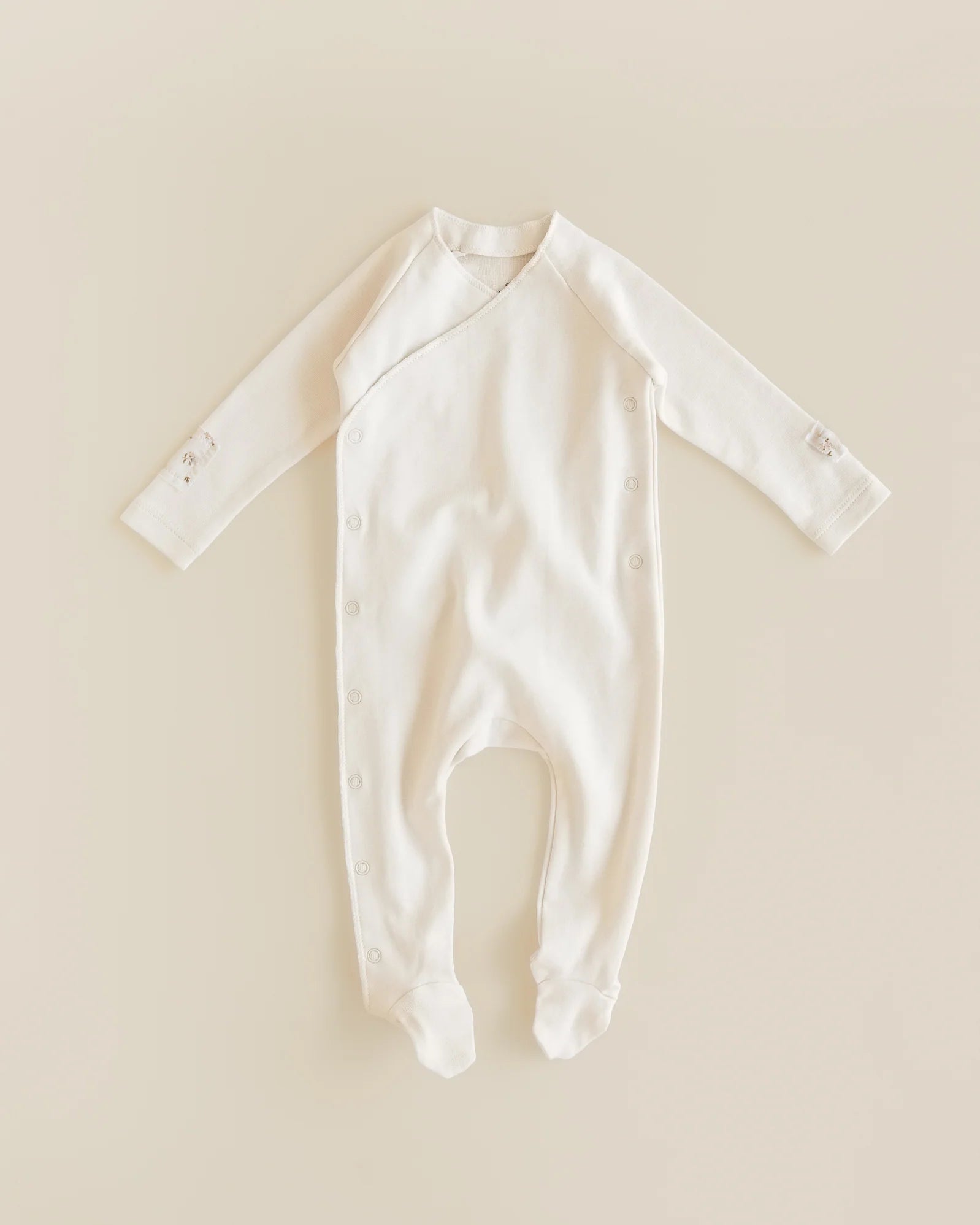 ferne baby Dove White Footie - Poppy Floral