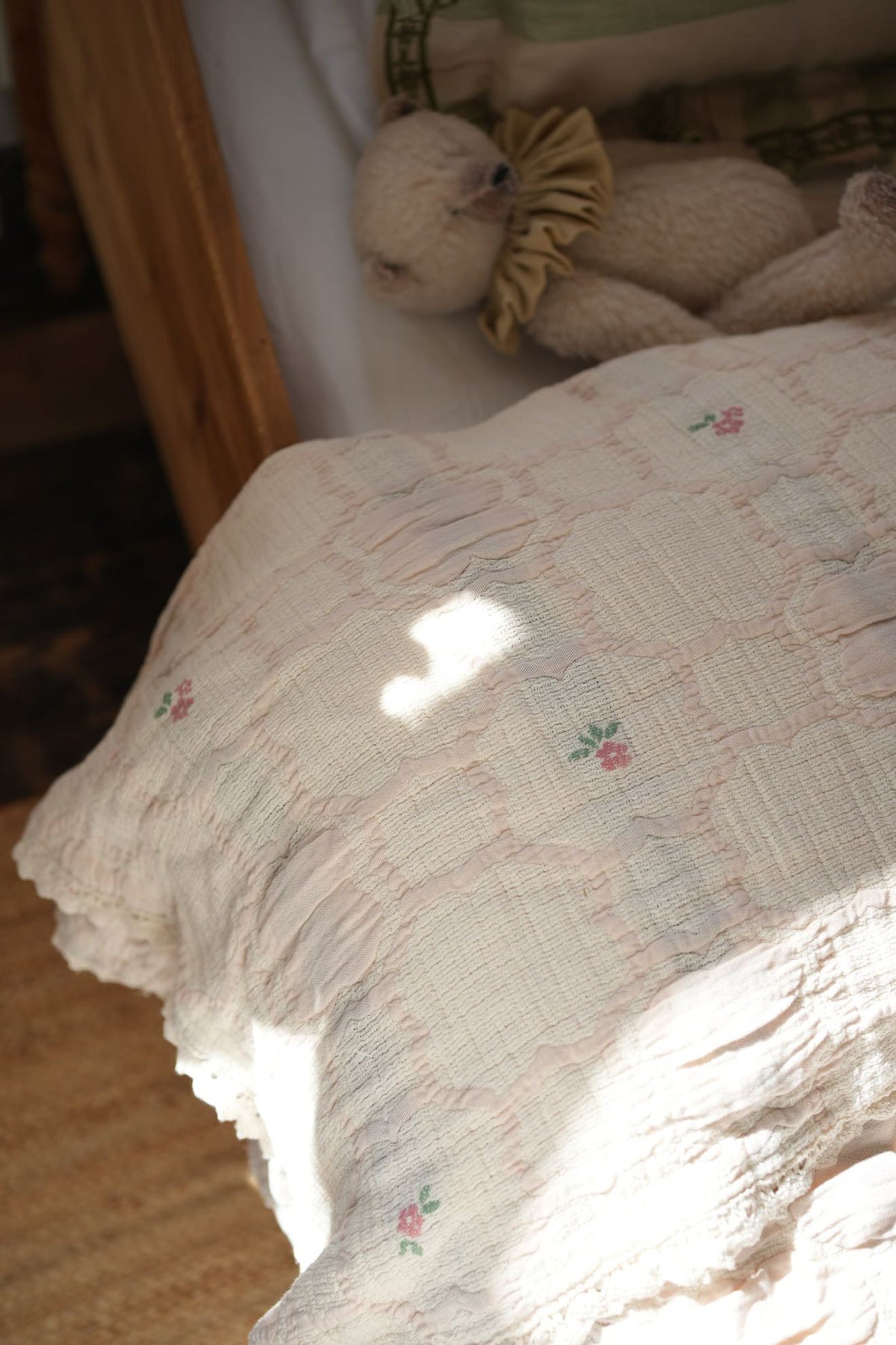 Bebe Organic Cleo Vintage Wallpaper Floral Twin Blanket