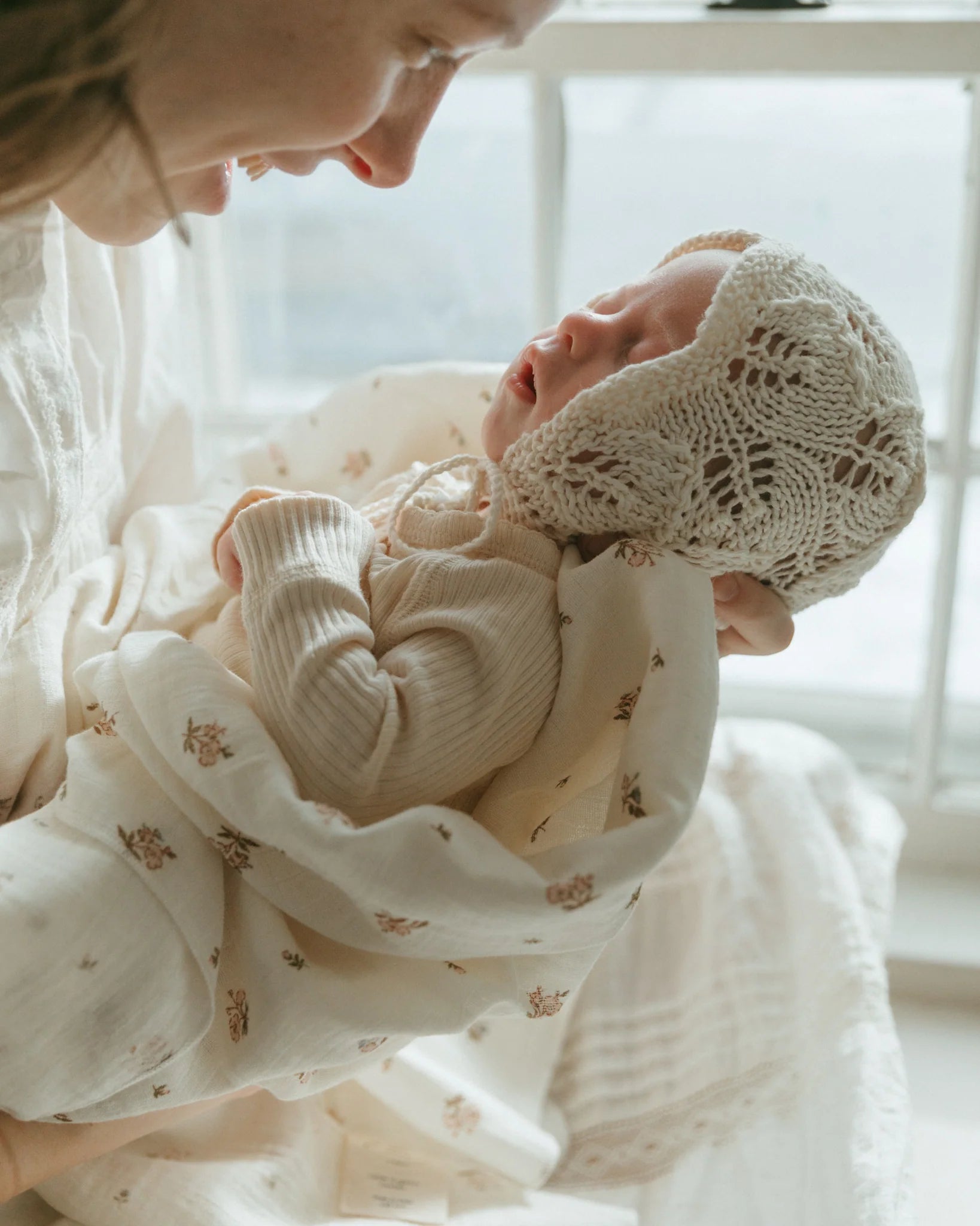 ferne baby Swaddle - Poppy Floral