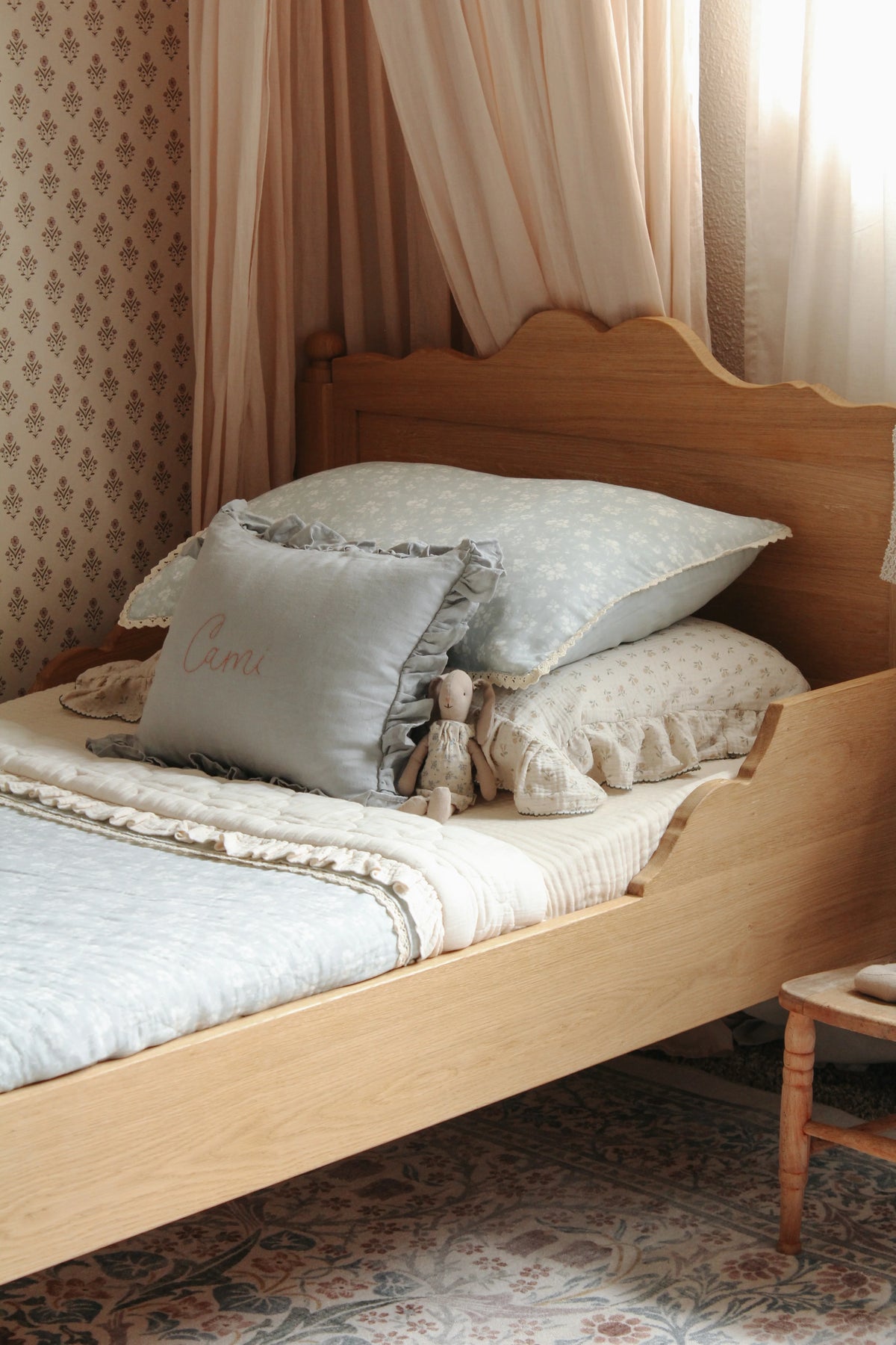 Blue Daisy Quilted Blanket in Cream Muslin with Ruffles