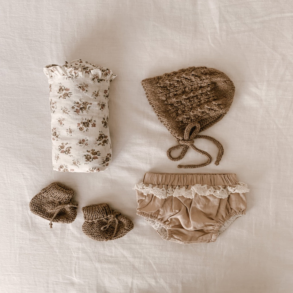 Fern Heirloom Knit Bonnet in Nougat