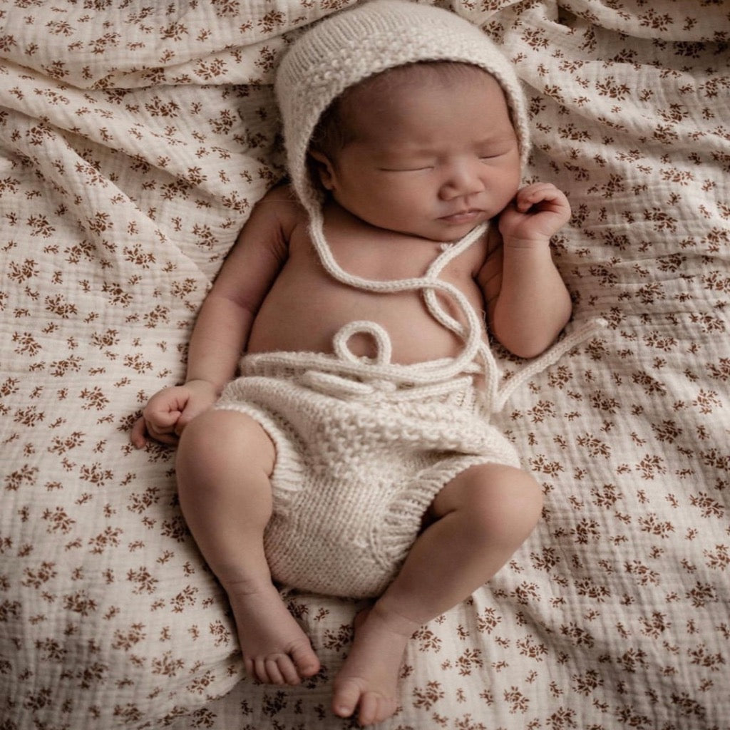 Autumn Floral Swaddle blue daisy